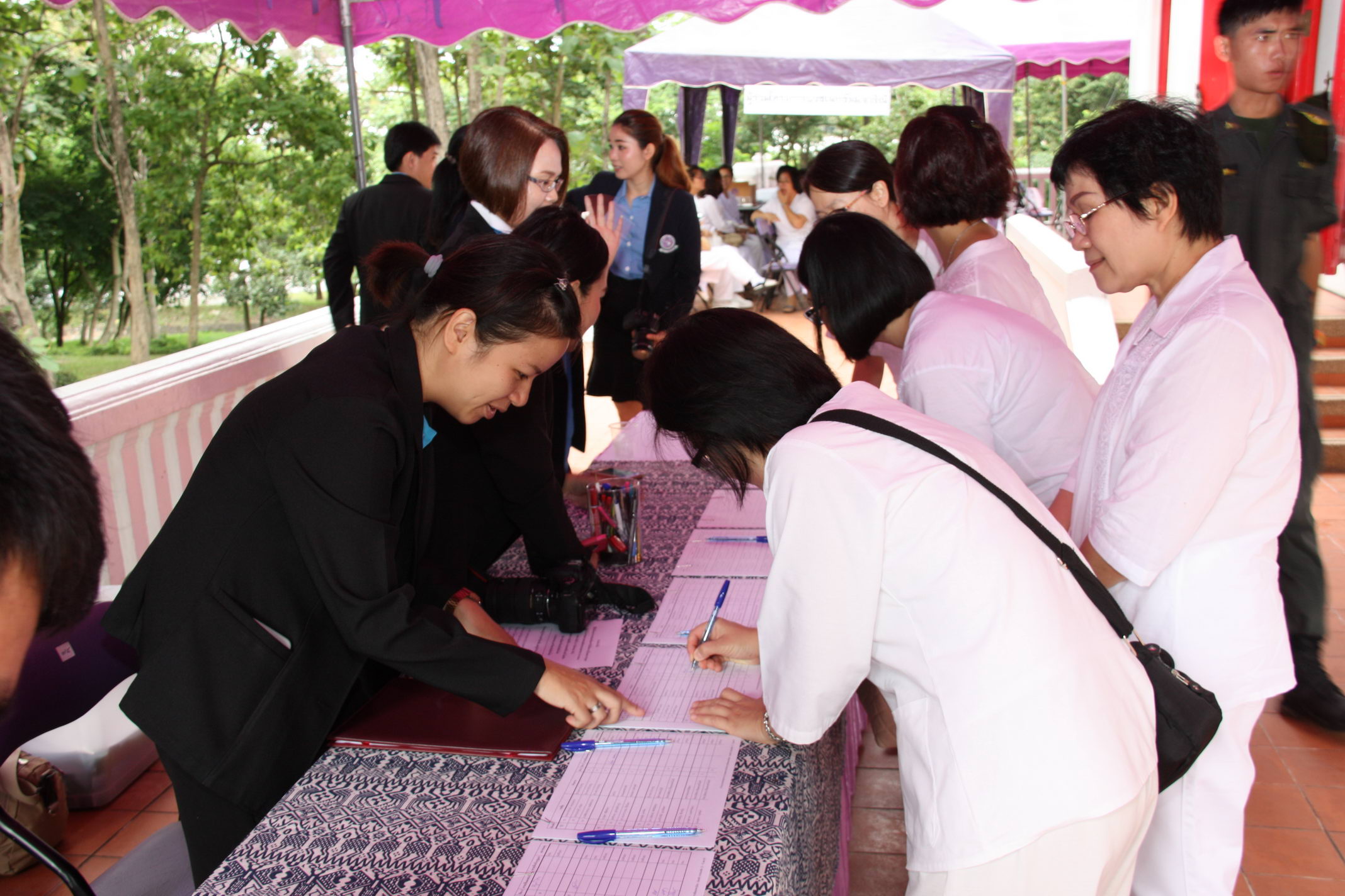 พิธีเปิดโครงการบวชเนกขัมมจาริณี เพื่อถวายเป็นพระราชกุศลเนื่องในโอกาสที่สมเด็จพระนางเจ้าสิริกิติ์ พระบรมราชินีนาถ ทรงมีพระชนมายุครบ 84 พรรษา (12 สิงหามหาราชินี) 