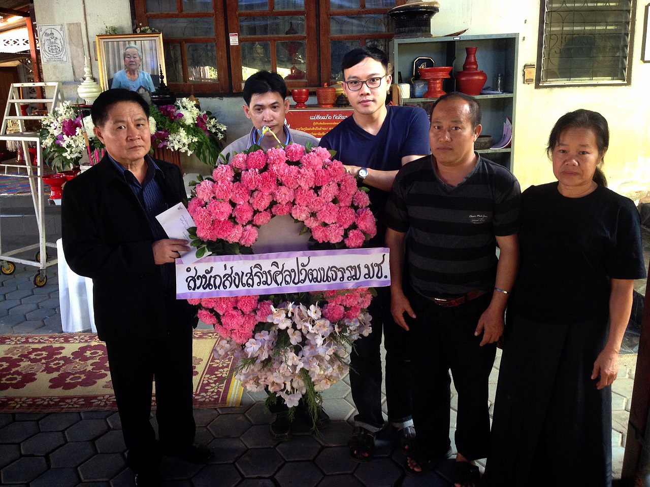 ร่วมวางพวงหรีดไว้อาลัยแด่ แม่ขันแก้ว กันธิมา 